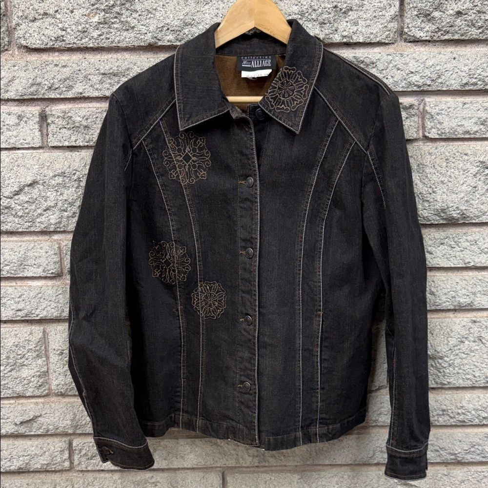 Stylish Black Denim Jacket with Flower Embroidery